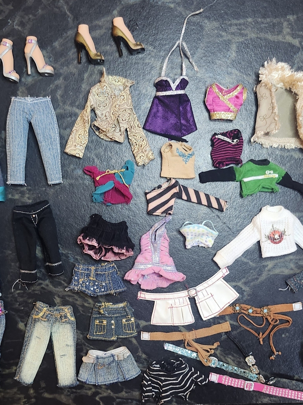 Bratz Mixed Clothing Lot